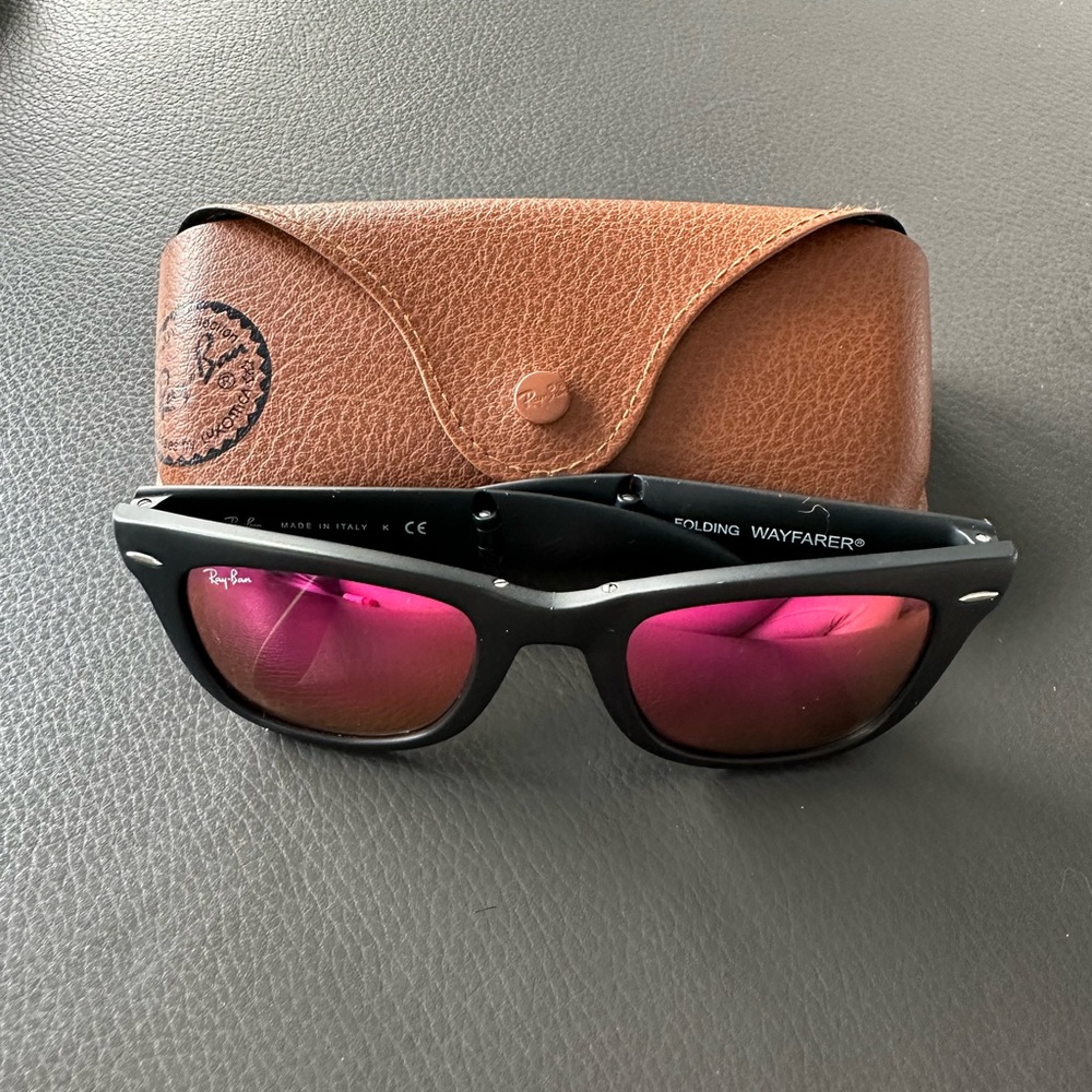 RayBan foldable black frame with fuscia reflection,